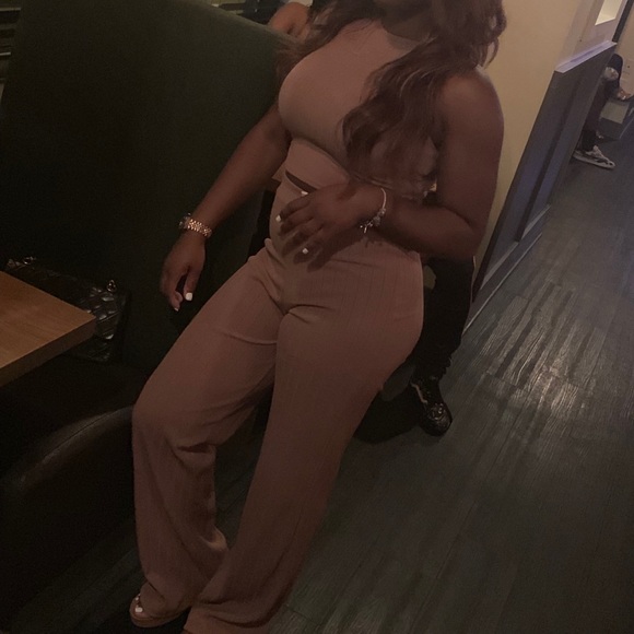 2 PIECE PANTS SET W/ CROP TOP - Picture 3 of 3